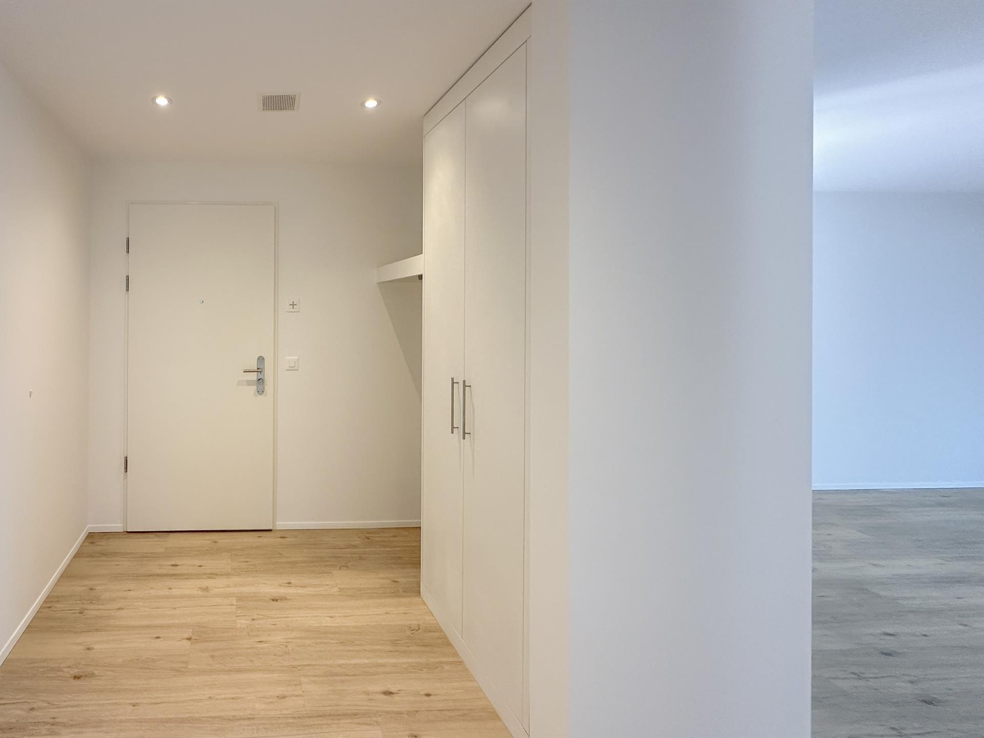 Entre?e mit Garderobe