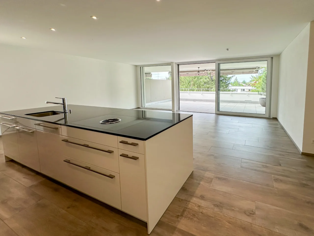 grava-immobilien-immobilie-verkauf-mehrfamilienhaus-sicht-eingang 